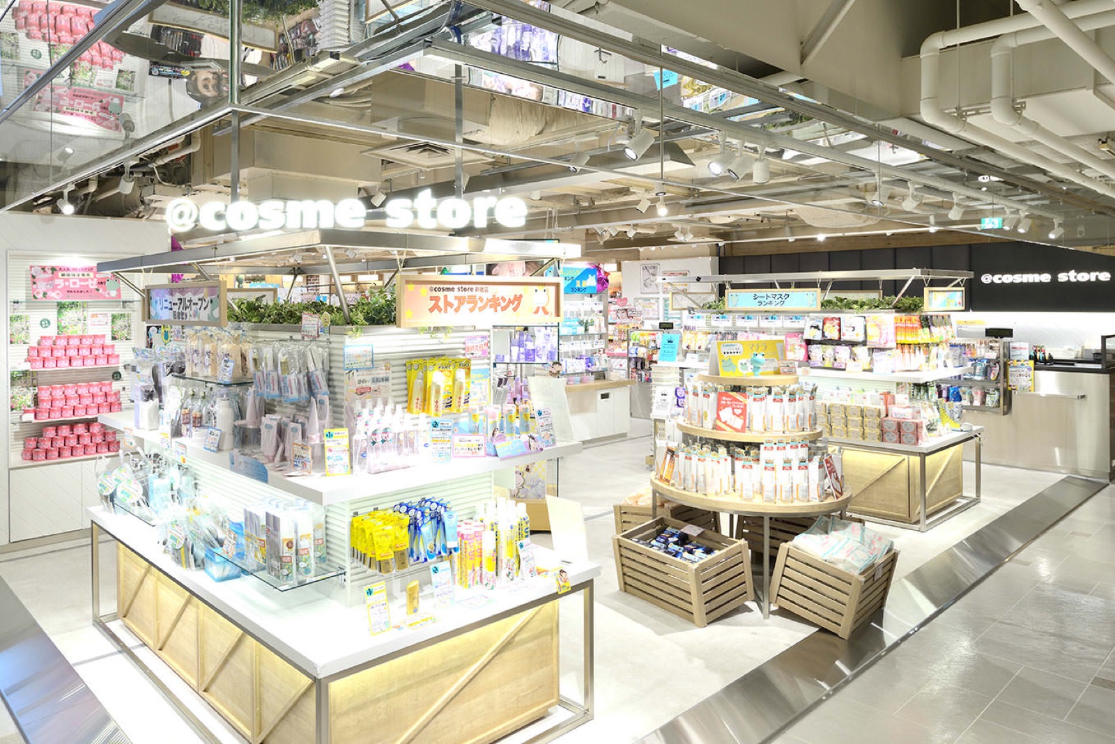 @cosme STORE LUMINE EST Shinjuku Store