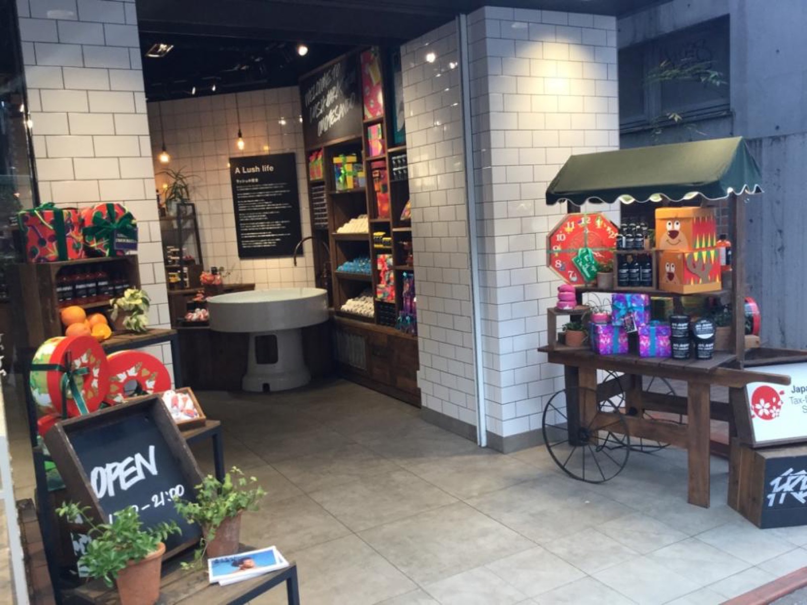 LUSH Harajuku Store